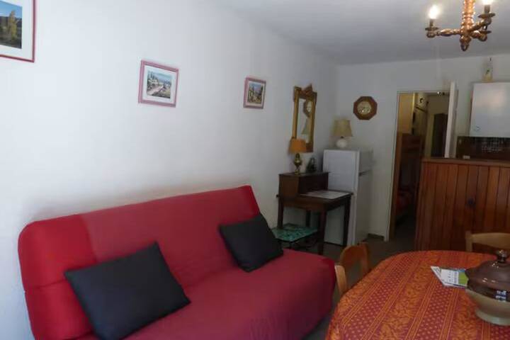 Ganze Wohnung, Ferienwohnung für 4 Personen mit Balkon in Le Sauze, Enchastrayes