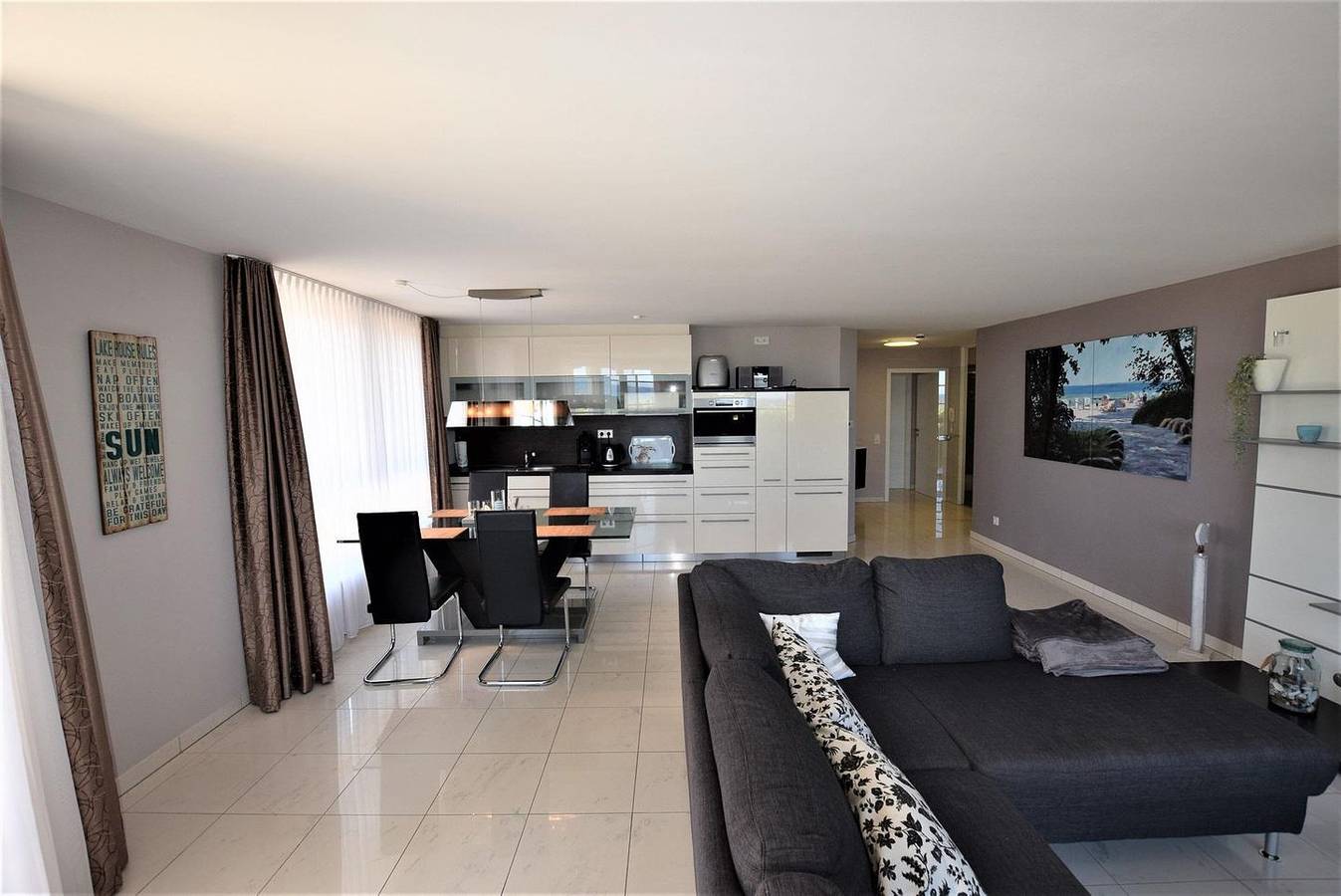 Ganze Wohnung, Große moderne Ferienwohnung direkt am weißen Sandstrand von Hohwacht. in Hohwacht Strand, Hohwacht