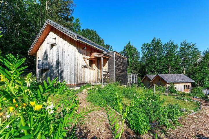 Chalet pour 8 personnes, avec sauna et jacuzzi ainsi que piscine et jardin dans Parc naturel régional de la Chartreuse