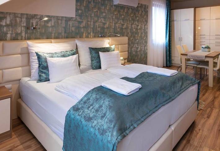 Ferienwohnung für 2 Personen, mit Terrasse und Ausblick in Györ
