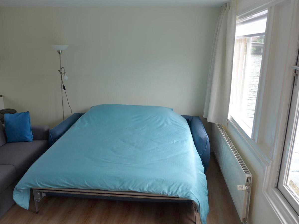 Geheel appartement, Houseboat In The Center, 5 min walk to Tropical Museum, Free Wifi! in Amsterdam Oost, Nederlandse kust