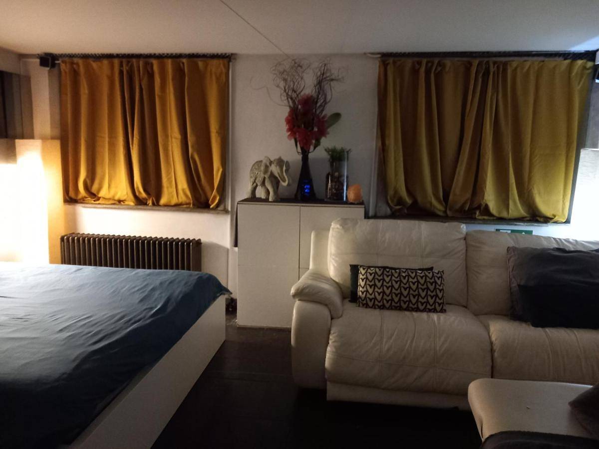 Apartamento entero, Masumi Spa Suite - Private Infrared Sauna and Jacuzzi - Antwerp Centre in Amberes, Región de Amberes