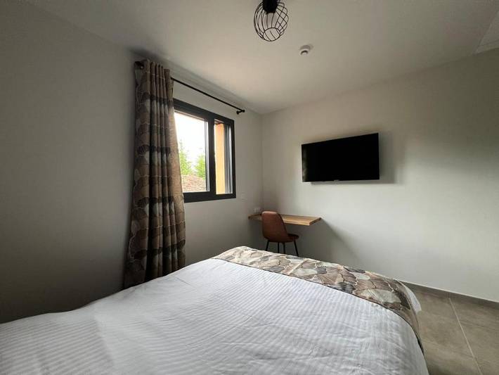 Hôtel pour 2 personnes, avec vue ainsi que terrasse et jardin, animaux acceptés à Belmont-Tramonet - 4