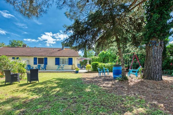 Location de vacances pour 5 personnes, avec jardin à Jau-Dignac-et-Loirac
