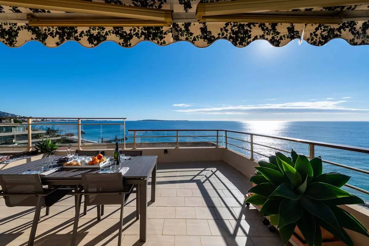 Appartement entier, 3P Vue Panoramique & Accès Plages in Cannes La Bocca, Cannes