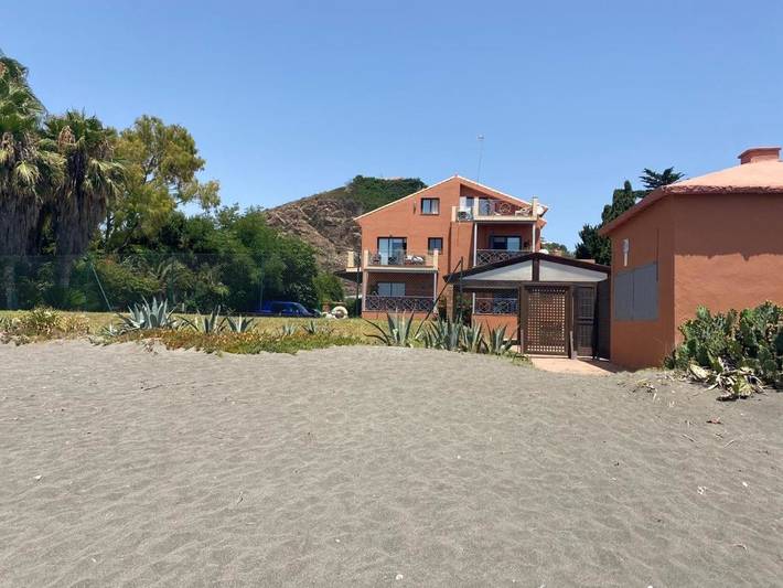 Apartamento de vacaciones para 3 personas, con vistas y vistas al lago además de piscina y jardín - 1