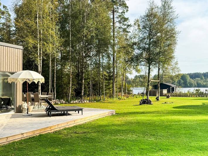 Vakantiehuis voor 5 personen, with Terras and Tuin as well as Uitzicht op het meer in Smaland