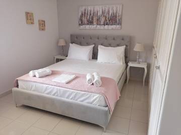 Gîte pour 3 personnes, avec balcon et jardin dans Perdika