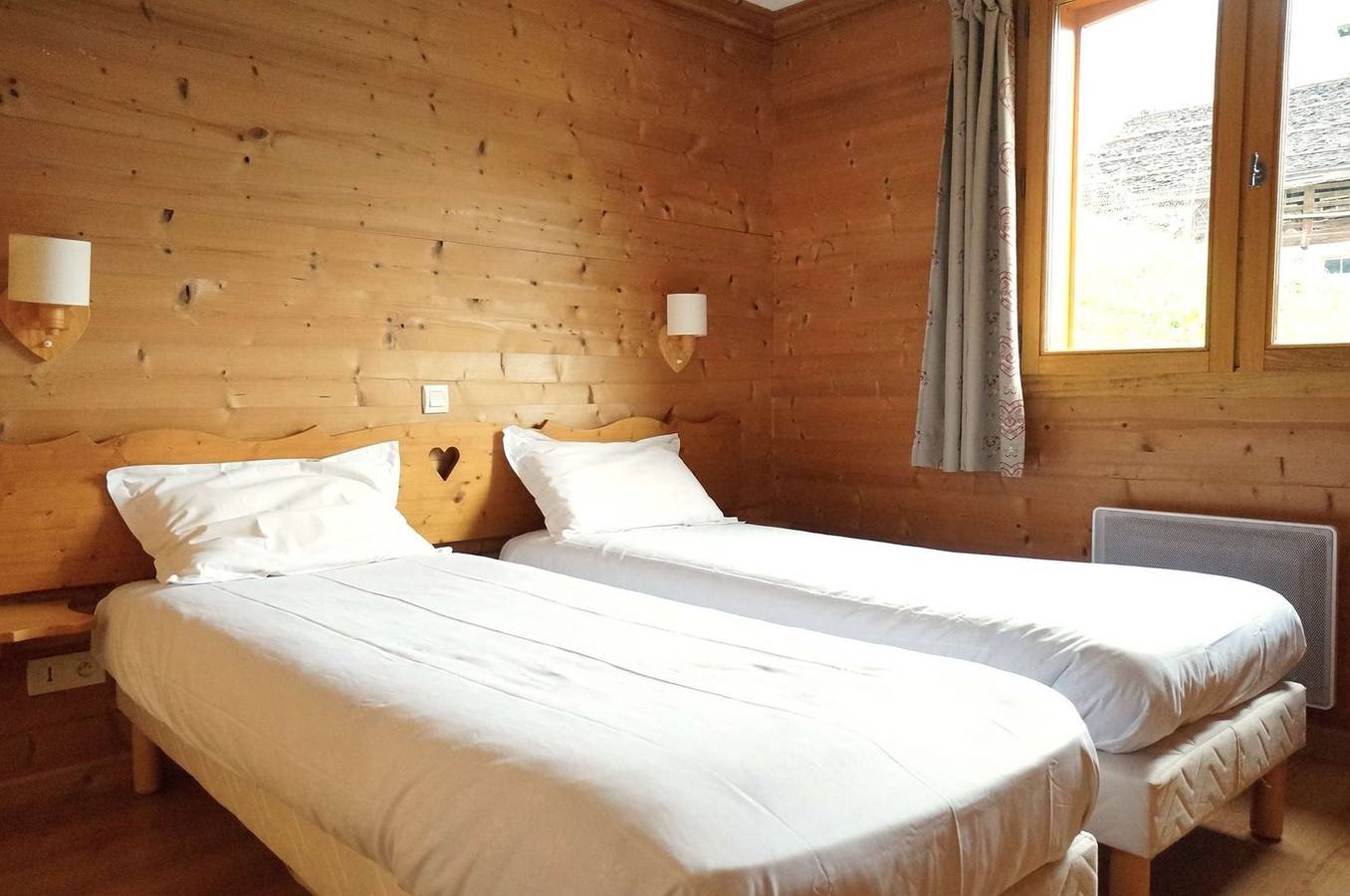 Entire holiday apartment, Comfortable and Perfect Location: Slopes and Heart of the Village in Le Grand-Bornand, Annecy region