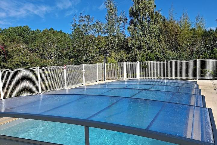 Location de vacances pour 6 personnes, avec jardin et piscine à Cause-de-Clérans