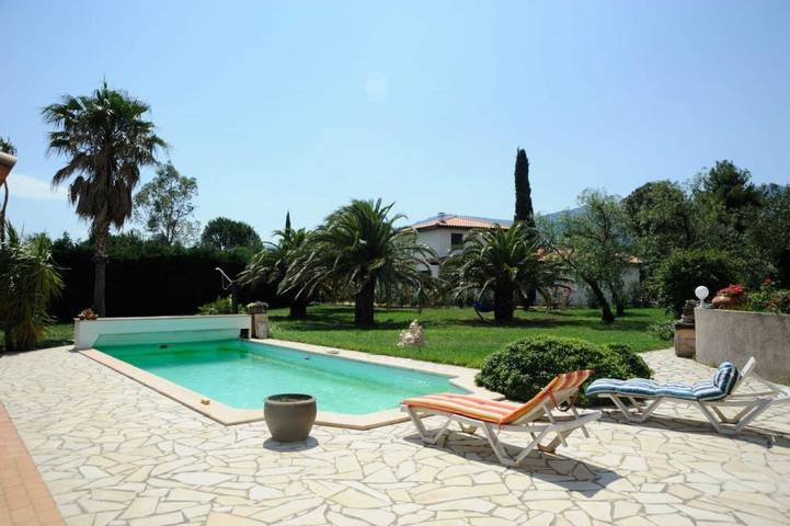 Gîte für 2 Personen, mit Terrasse und Garten sowie Pool