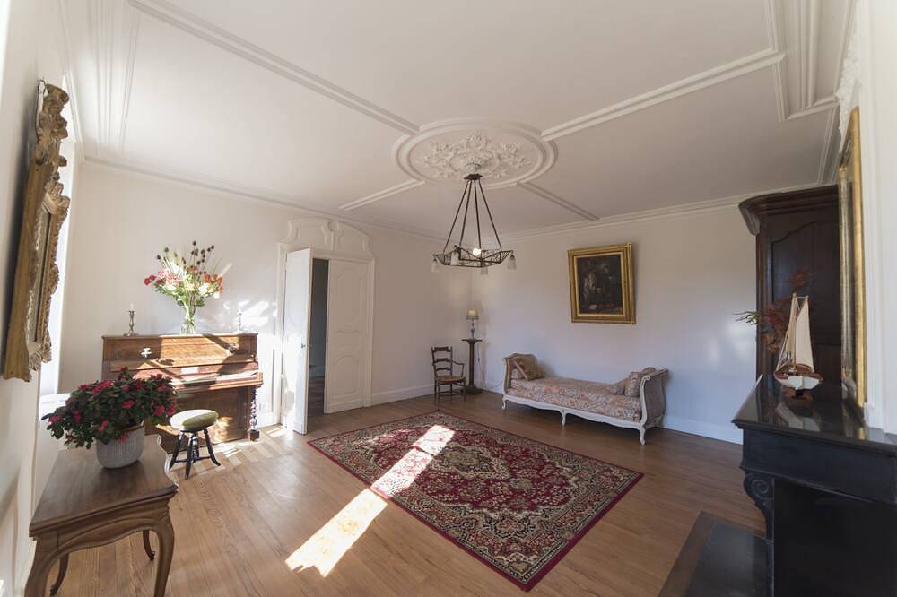 Beautifully restored luxury 18th century French family castle, private parkland in Saint-Philippe-du-Seignal, Région de Libourne