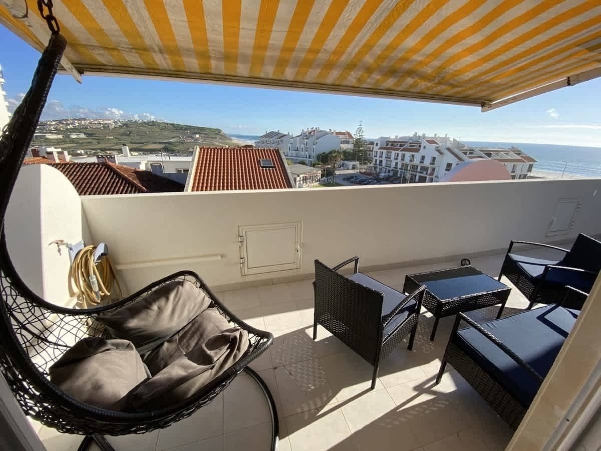 Apartamento inteiro, Apartamento de férias para 4 pessoas com varanda/terraço in Praia da Areia Branca, Lourinhã