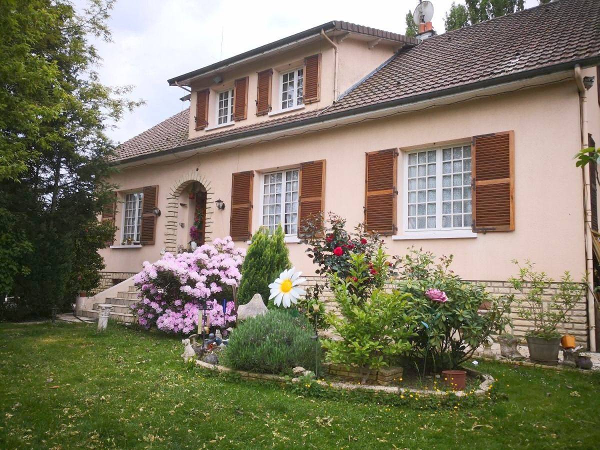 Family Room with Garden View in Azay-sur-Thouet, Deux-Sèvres