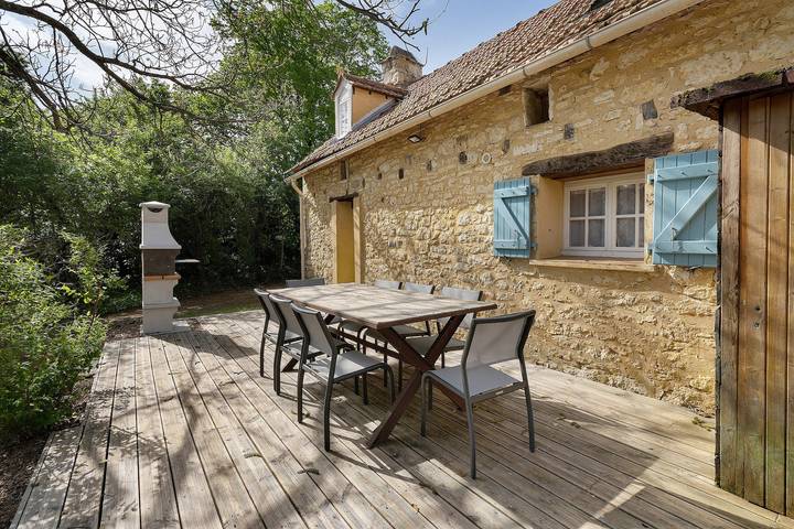 Location de vacances pour 7 personnes, avec jardin, adapté aux familles à Jayac