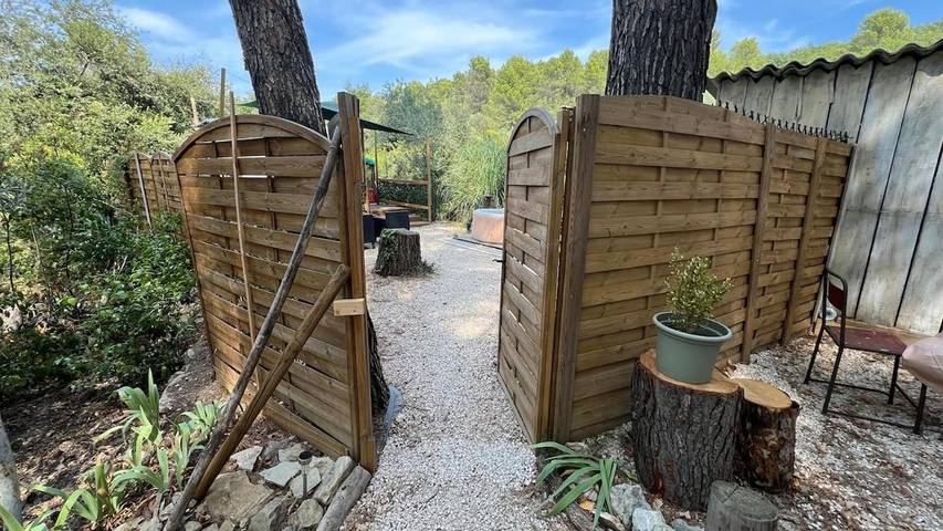 Tente pour 4 personnes, avec terrasse ainsi que jacuzzi et jardin dans le Vaucluse - 2