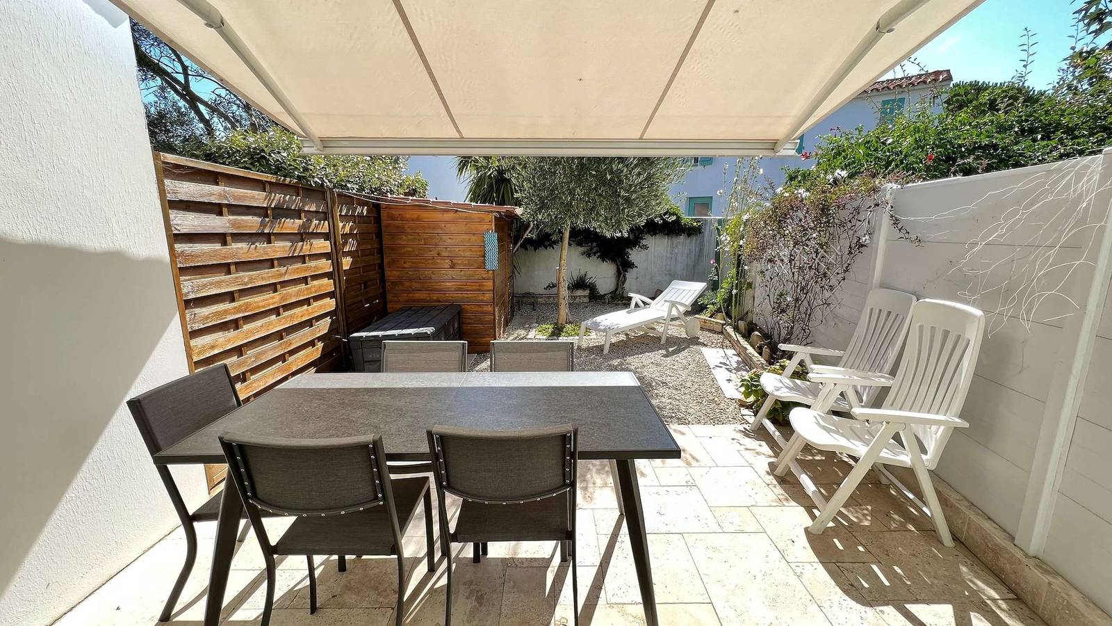 Appartement de vacances entier, Jolie maison à étage avec cour, piscine et parking in Ars-en-Ré, Île de Ré