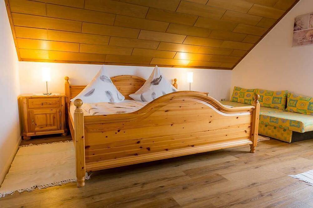 Entire apartment, House Ohnemus Fam. Späth - Apartment 120 sqm, 3 bedrooms, max. 8 people in Europa-Park, Rust