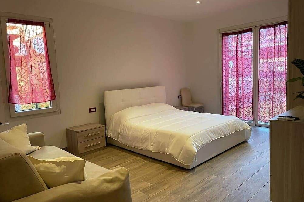 Apartamento entero, Arvén Crimson - studio apartment 15 min. from Venice in Mestre, Venecia