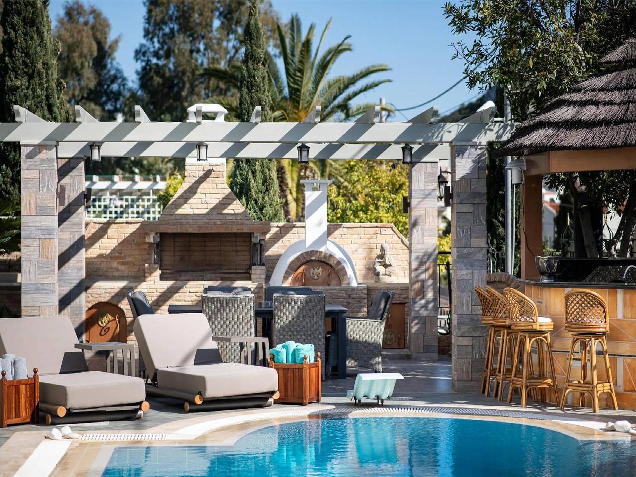 Luxury Athens Villa | Villa Azure Breeze | 6 Bedrooms | Sparkling Private Pool in Voula, Regionalbezirk Ostattika