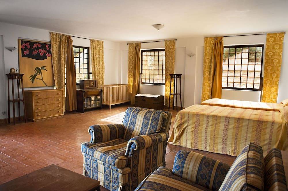 Relax with pool and see view! in Altavilla Milicia, Palermo Province