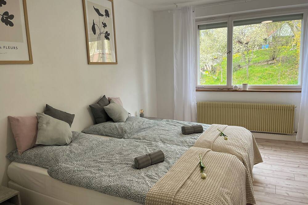 Ganze Wohnung, Hechingen: Apartment Albglück 2 | 90qm I 3 Sz | 1-7 Pers. | Burg Hohenzollern in Hechingen, Neckar-Alb