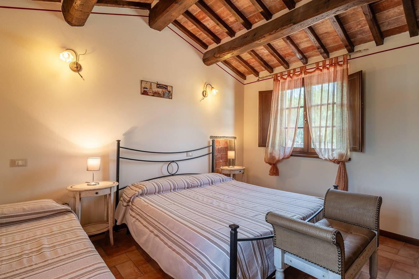 Zimmer 'Rosa Bianca' mit Gemeinschaftspool, Wlan und Klimaanlage in Montecarlo (Toskana), Lucca Provinz