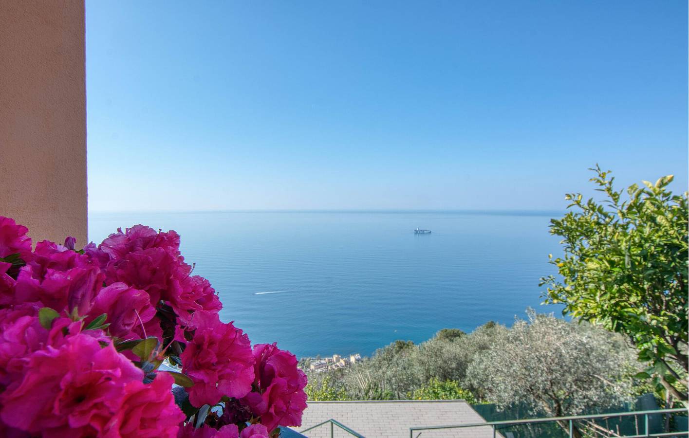 Entire holiday apartment, Cozy 65m² Apartment with Wi-Fi, Parking, and Close to Beach in Bogliasco, Ligurian Coast