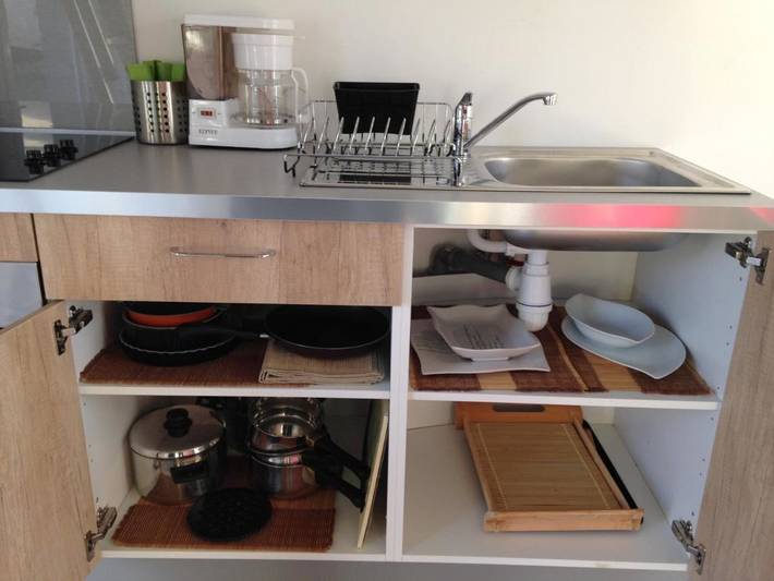 Location de vacances pour 4 personnes, avec piscine et vue ainsi que vue sur le lac et jardin à Capdrot