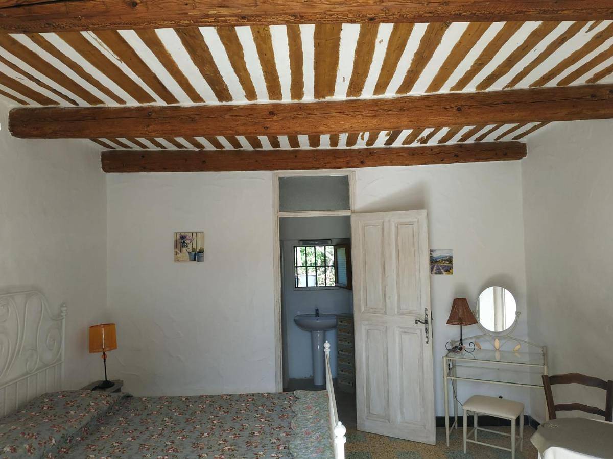 Queen Room in Saint-Laurent-des-Arbres, Région de Nîmes