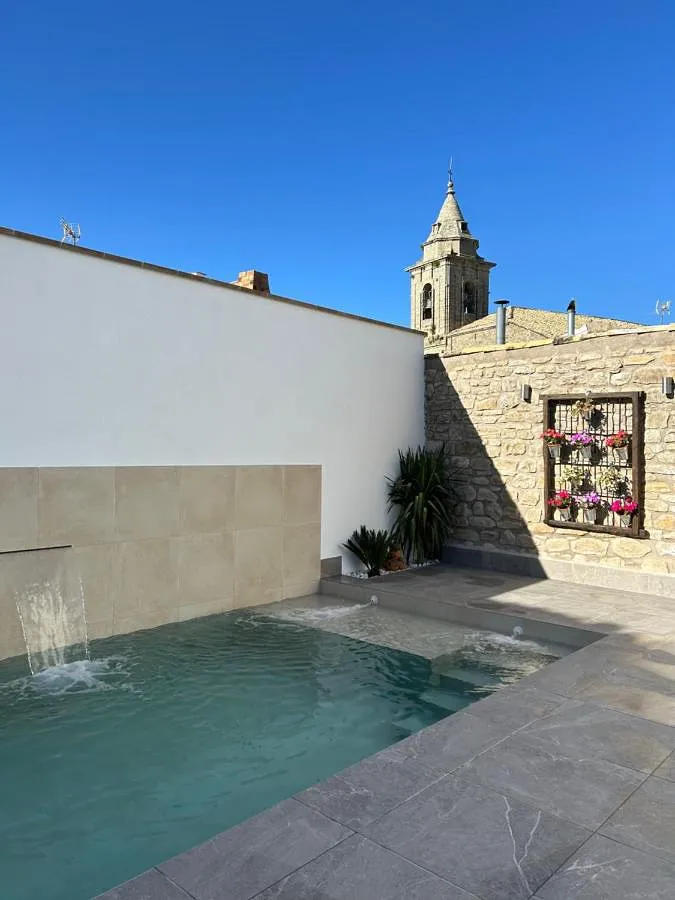 Apartamento de vacaciones para 6 personas, con vistas además de piscina y jardín - 1