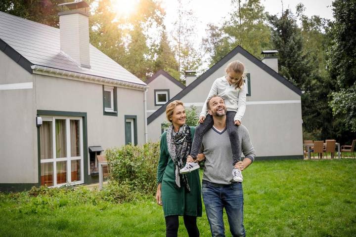 Parc de vacances pour 2 personnes, avec Jacuzzi et Terrasse ainsi que Jardin et Bassin pour enfant dans Ardennes (Belgique)
