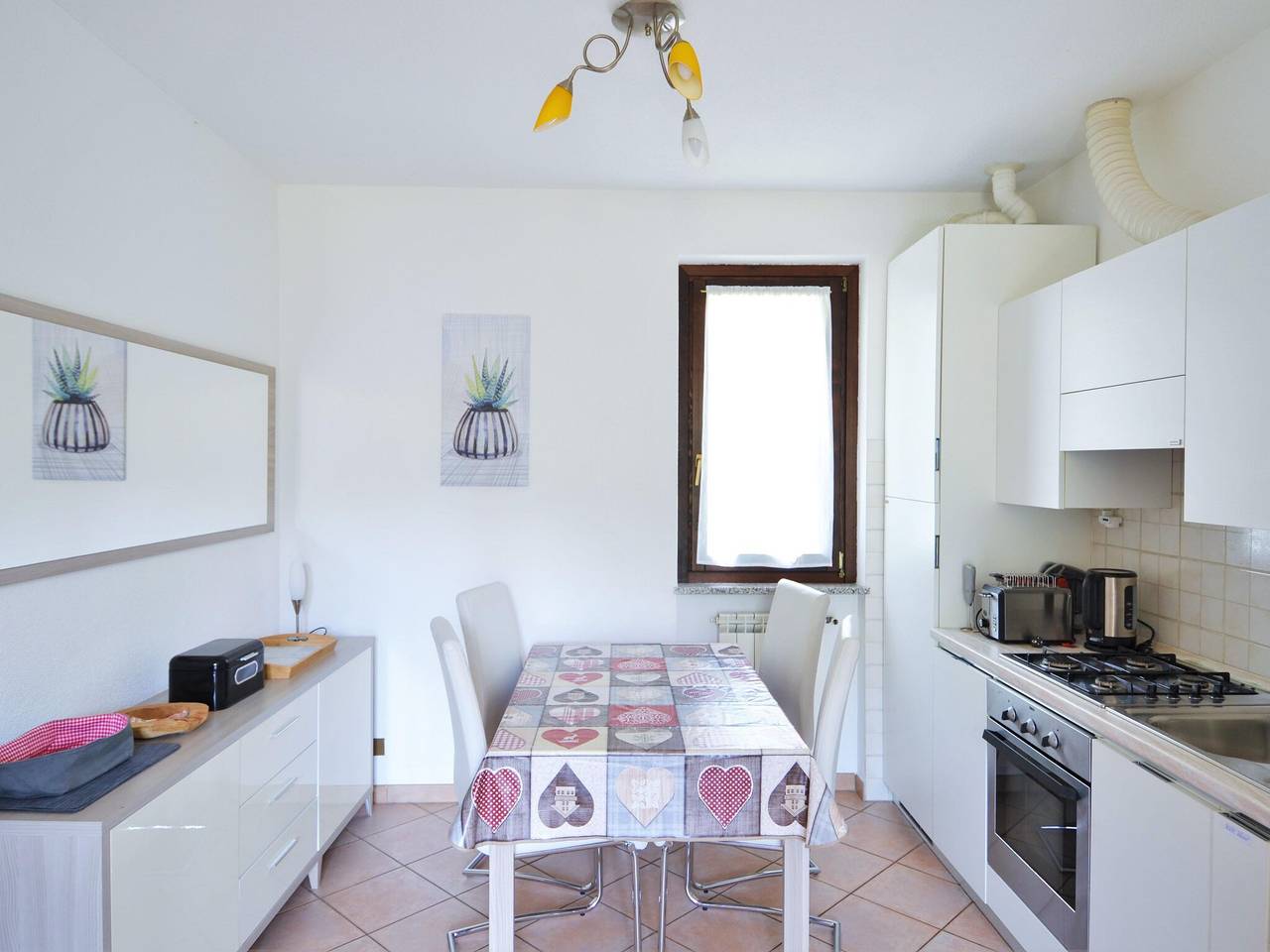 Ganze Wohnung, Wohnung am See mit Bergblick in Castelveccana, Lago Maggiore (Lombardei)