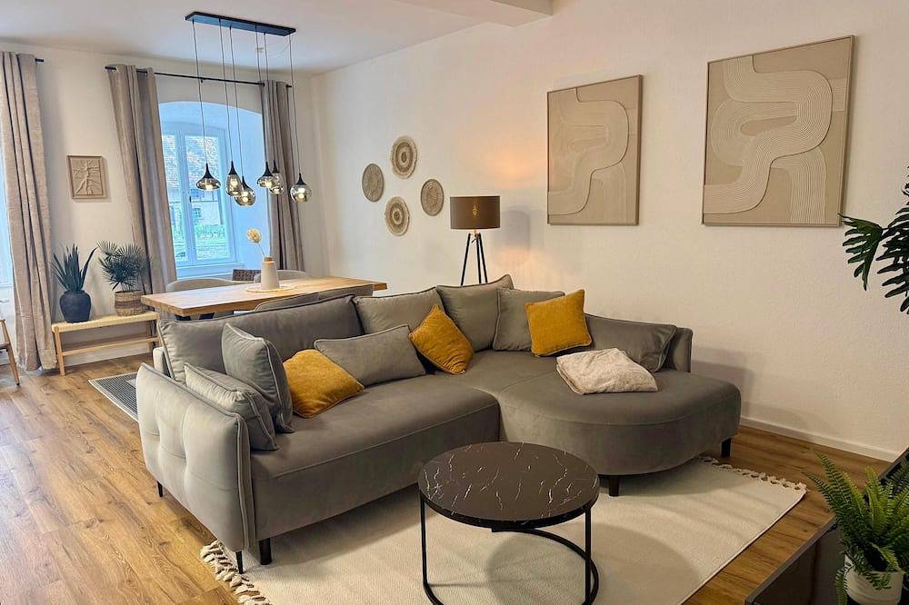 Ganze Wohnung, Exklusive Ferienwohnung im Schloss Espasingen in Espasingen, Stockach