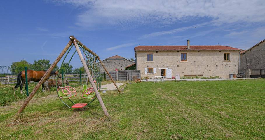 Gîte pour 14 personnes, avec Terrasse et Jardin dans Chaumesnil