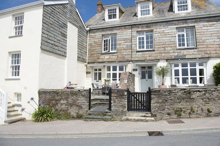 Cottage for 6 people, with terrace, with pets in Rock