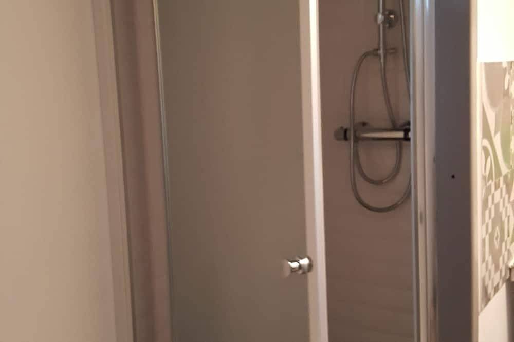 Appartement entier, Studio avec mezzanine et piscine à proximité d Avignon in Tavel, Région de Nîmes