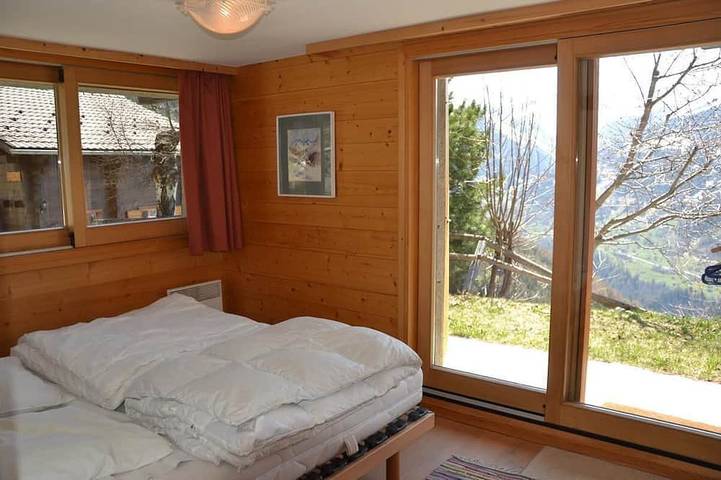 Aussen : Chalet nahe des Dorfzentrums, Terrasse und Balkon mit Gartenmöbeln, schöner Panoramablick, in Saint Luc, Anniviers