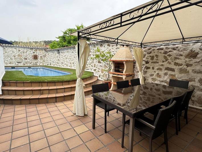 Ferienhaus für 6 Personen, mit Balkon und Garten sowie Pool und Ausblick
