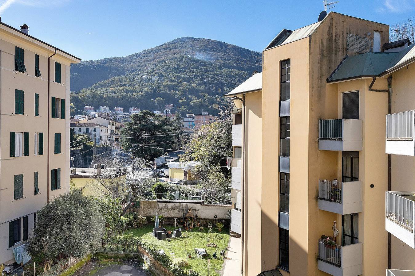 Habitación climatizada con baño privado, desayuno incluido y parking. ¡Ideal para Cinque Terre! in La Spezia (City), La Spezia