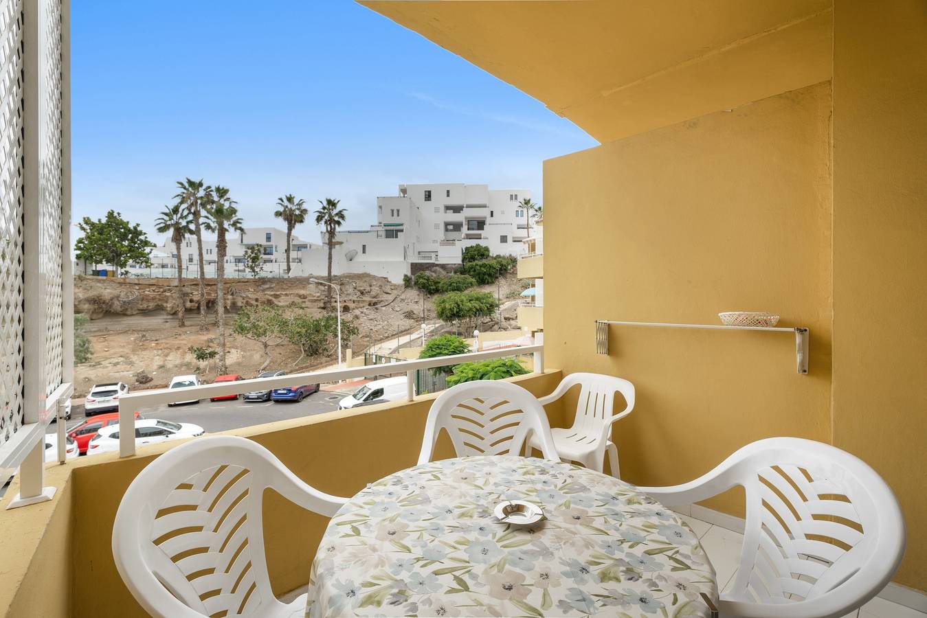 Geheel appartement, Vakantieappartement 'Complejo 206' met zeezicht, gedeeld zwembad en wifi in Puerto Colon, Adeje