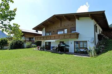Ferienwohnung für 8 Personen, mit Terrasse und Garten am Kaiserwinkl