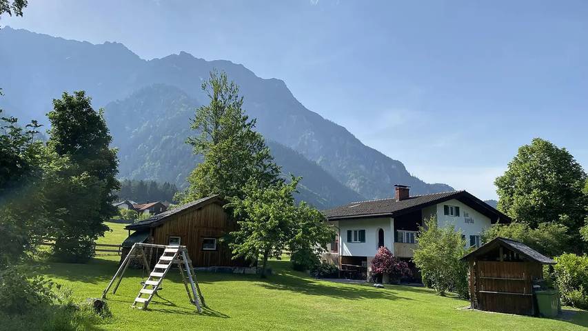 Ferienwohnung für 12 Personen, mit Sauna und Garten sowie Terrasse in Vandans