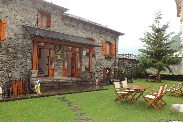 Casa rural para 4 personas, con terraza y jardín en Sahún