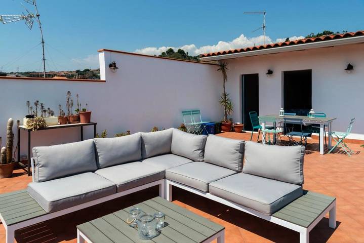 Appartamento per 7 persone, con Balcone e Terrazza nonché Piscina e Panorama a Aci Castello (Borgo)