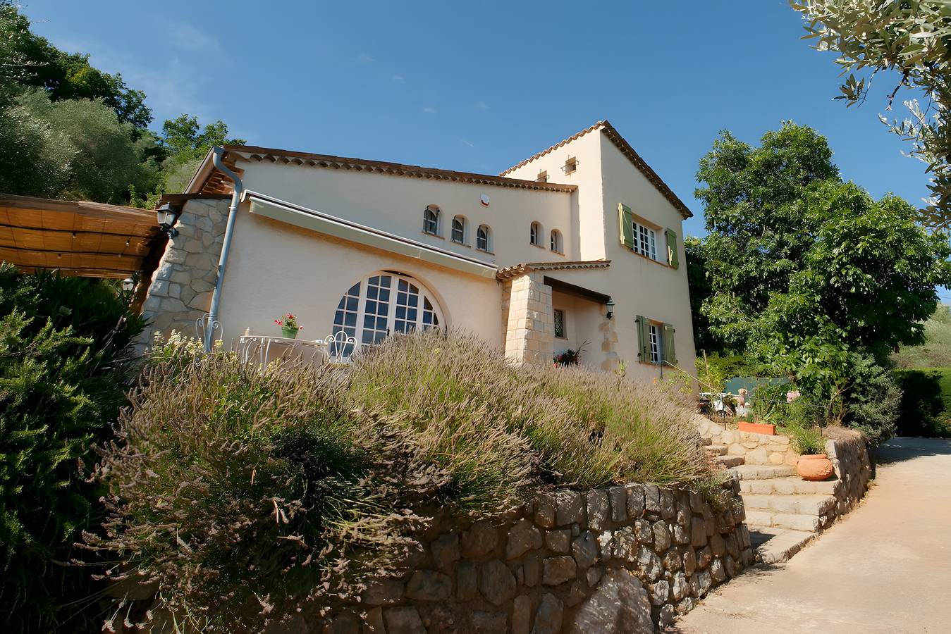 Bed and Breakfast 'Diane' with Shared Pool, Wi-Fi and Air Conditioning in Spéracèdes, Mediterranean Coast (France)