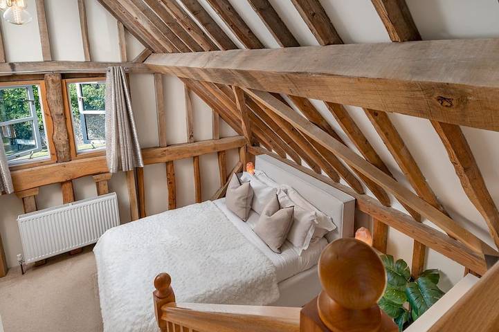 Bradenham Barn in The Chiltern Hills - Pass the Keys in Chiltern Hills