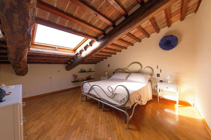 Apartamento entero, Elegant apartment with panoramic terrace in the historic heart of Pistoia in Pistoya, Provincia de Pistoia