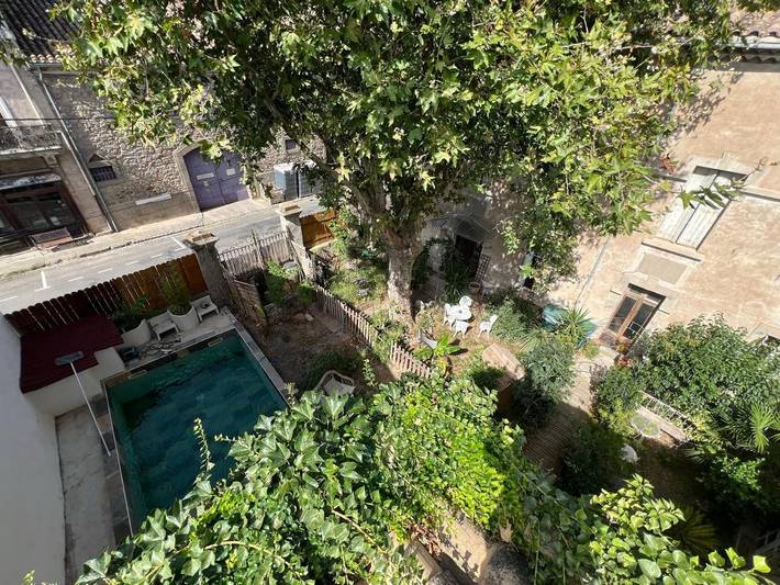 Chambre d’hôte pour 2 personnes, avec piscine et jardin ainsi que terrasse et vue à Moux