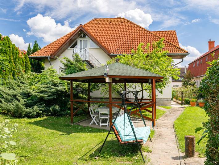 Ferienwohnung für 9 Personen, mit Terrasse und Garten in Siofok